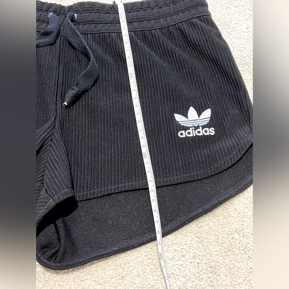 Adidas Originals Running Shorts - Picture 9 of 10